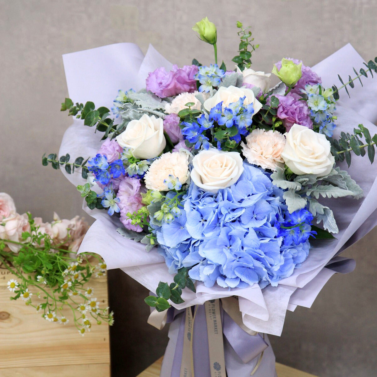 藍繡球小飛燕花束 Blue hydrangea and delphinium bouquet