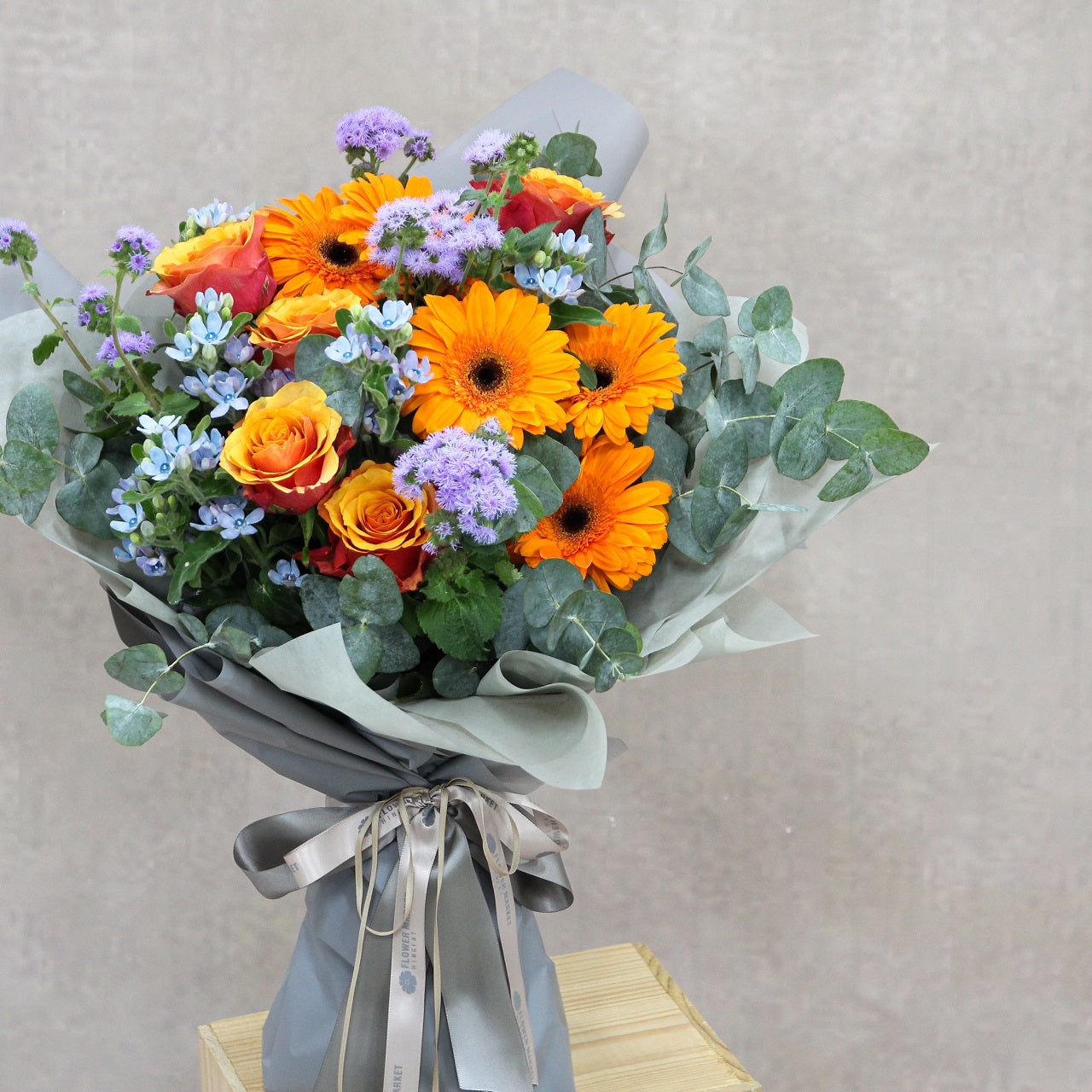 橙太陽菊藍星花束 Orange gerbera and tweedia bouquet