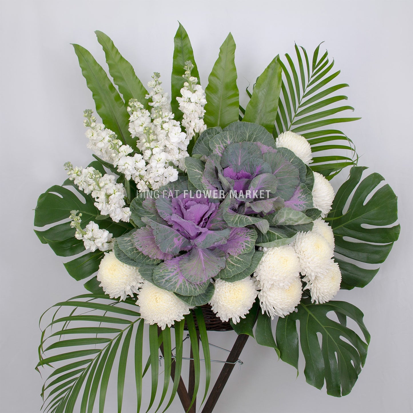 葉牡丹日射花籃 Brassica and stock flower stand