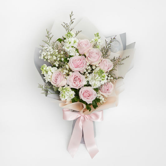 淺粉玫瑰滿天星花束 Light pink rose and baby's breath bouquet