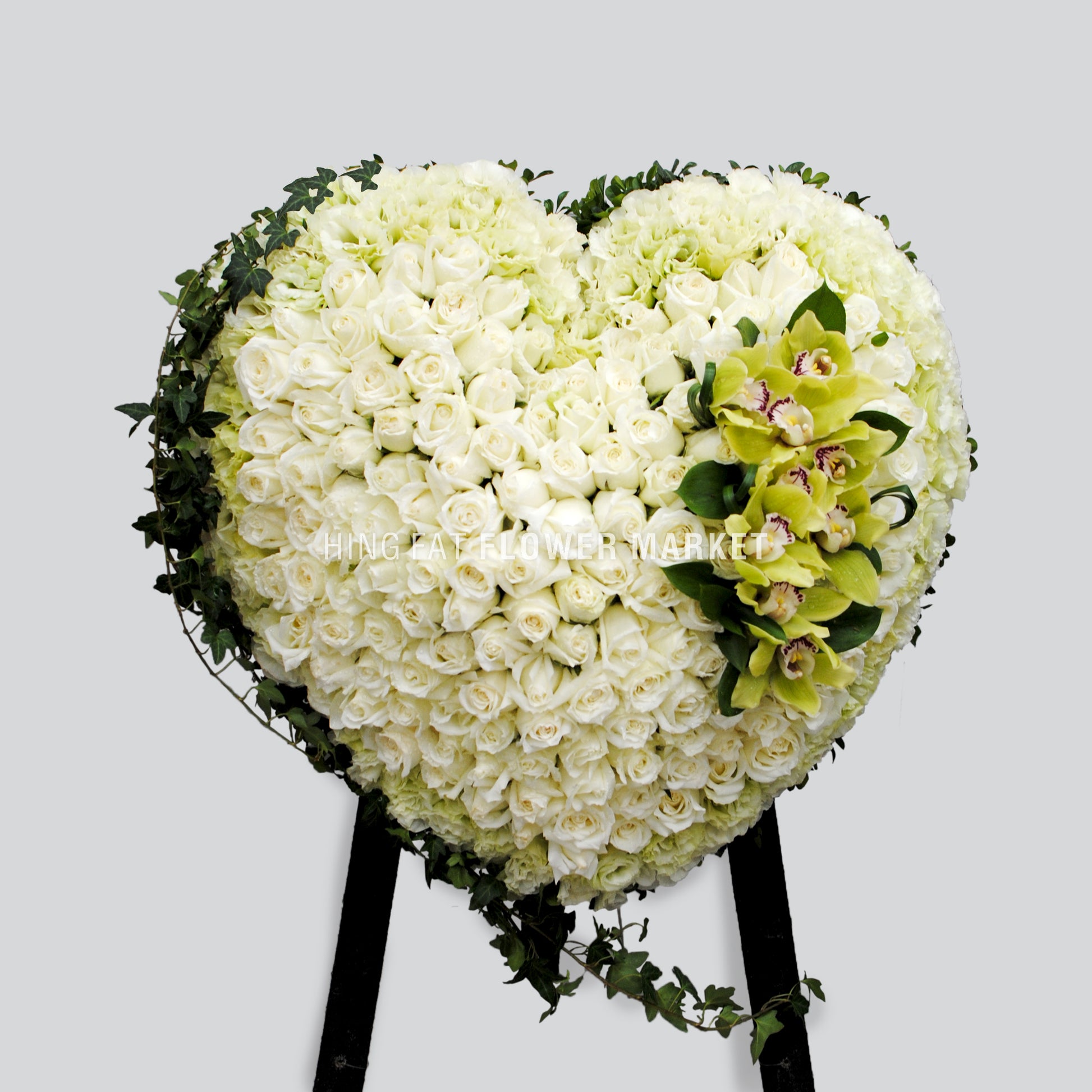 白玫瑰蕙蘭心形花牌 White rose and cymbidiums heart shape flower stand