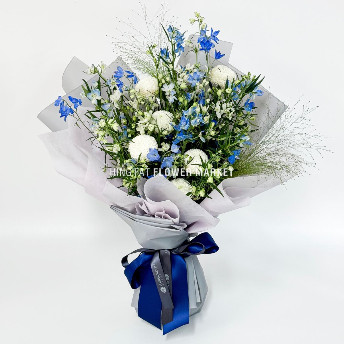 藍白小飛燕乒乓菊花束 Blue and white delphinium and ping pong bouquet