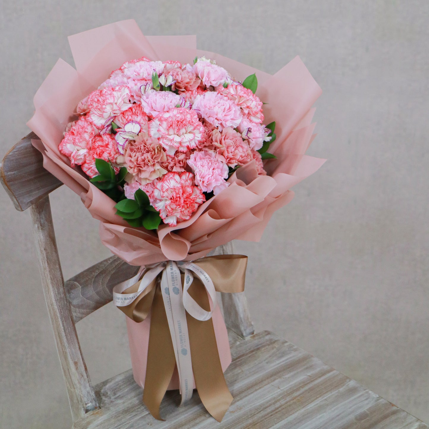 粉色康乃馨花束 Pink carnation bouquet
