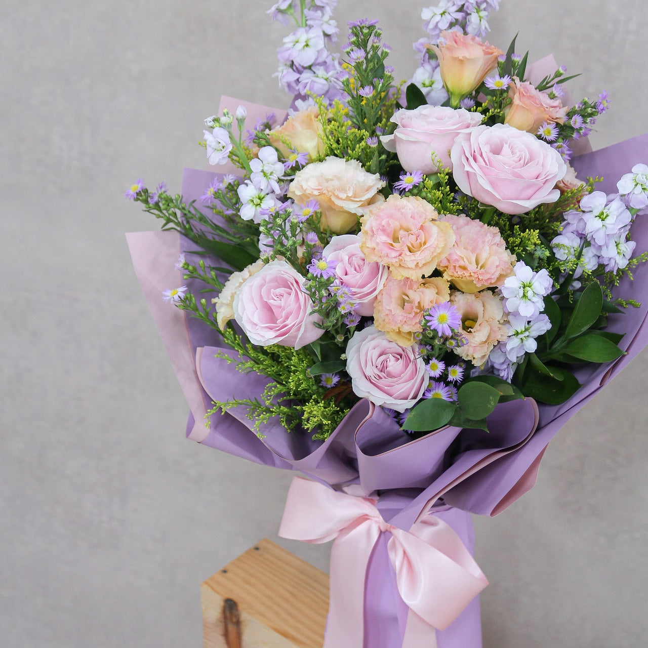 淺粉玫瑰桔梗花束 Light pink rose and eustoma bouquet