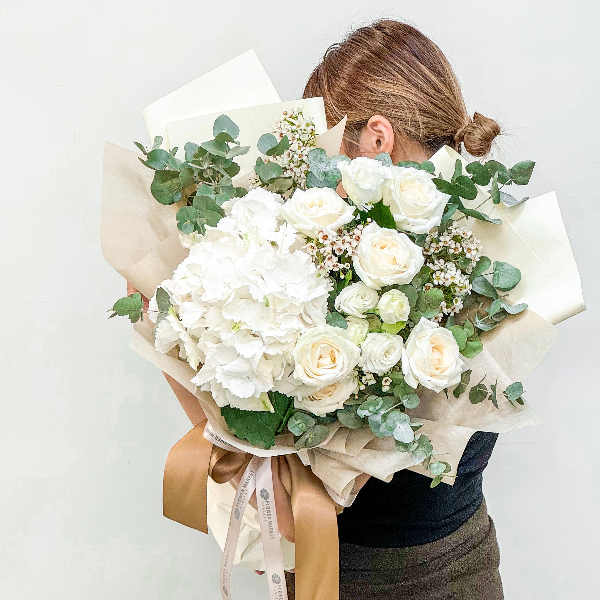 白色繡球米玫瑰花束 White hydrangea and rose bouquet