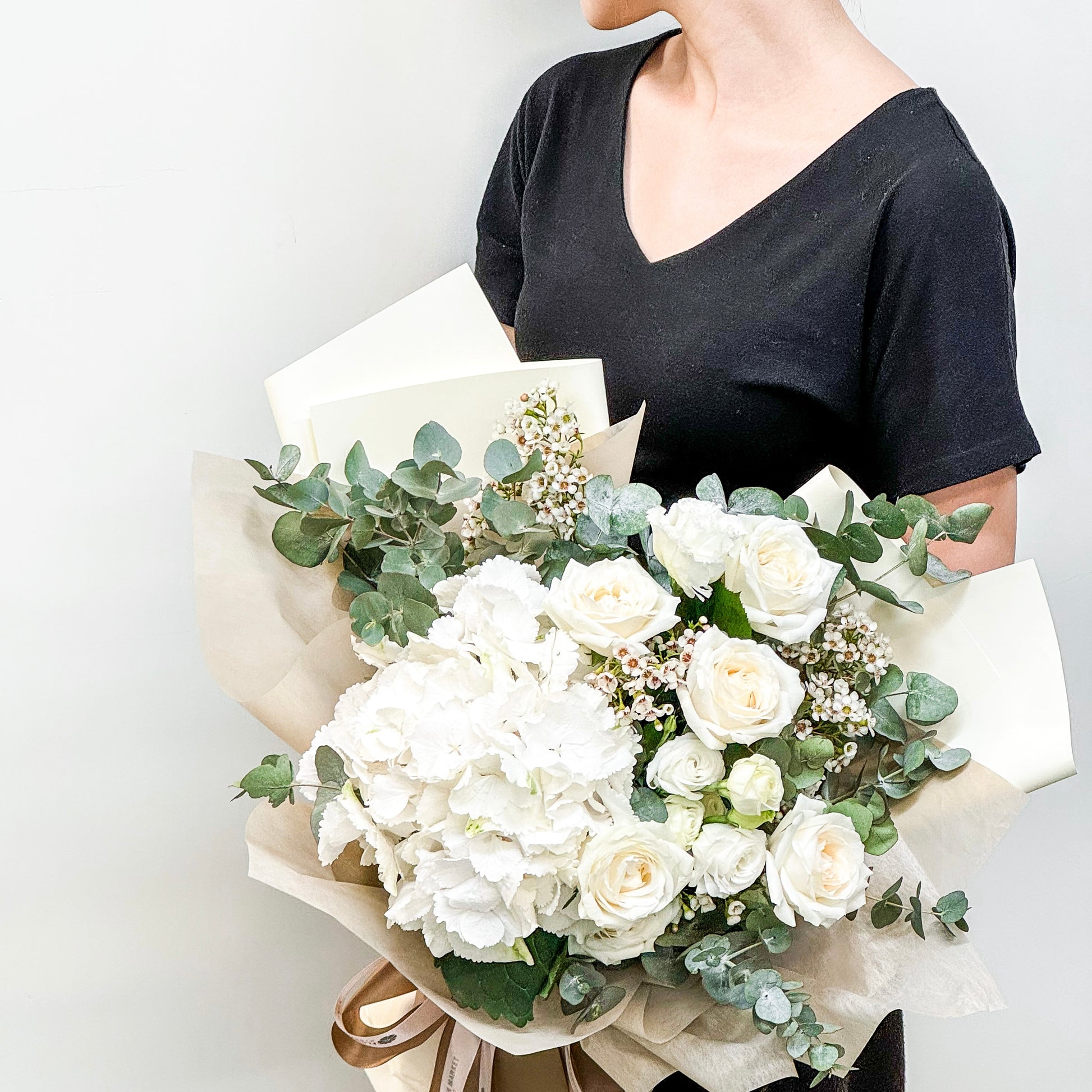 白色繡球米玫瑰花束 White hydrangea and rose bouquet