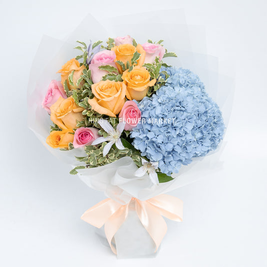 藍繡球玫瑰花束 Blue hydrangea and rose bouquet