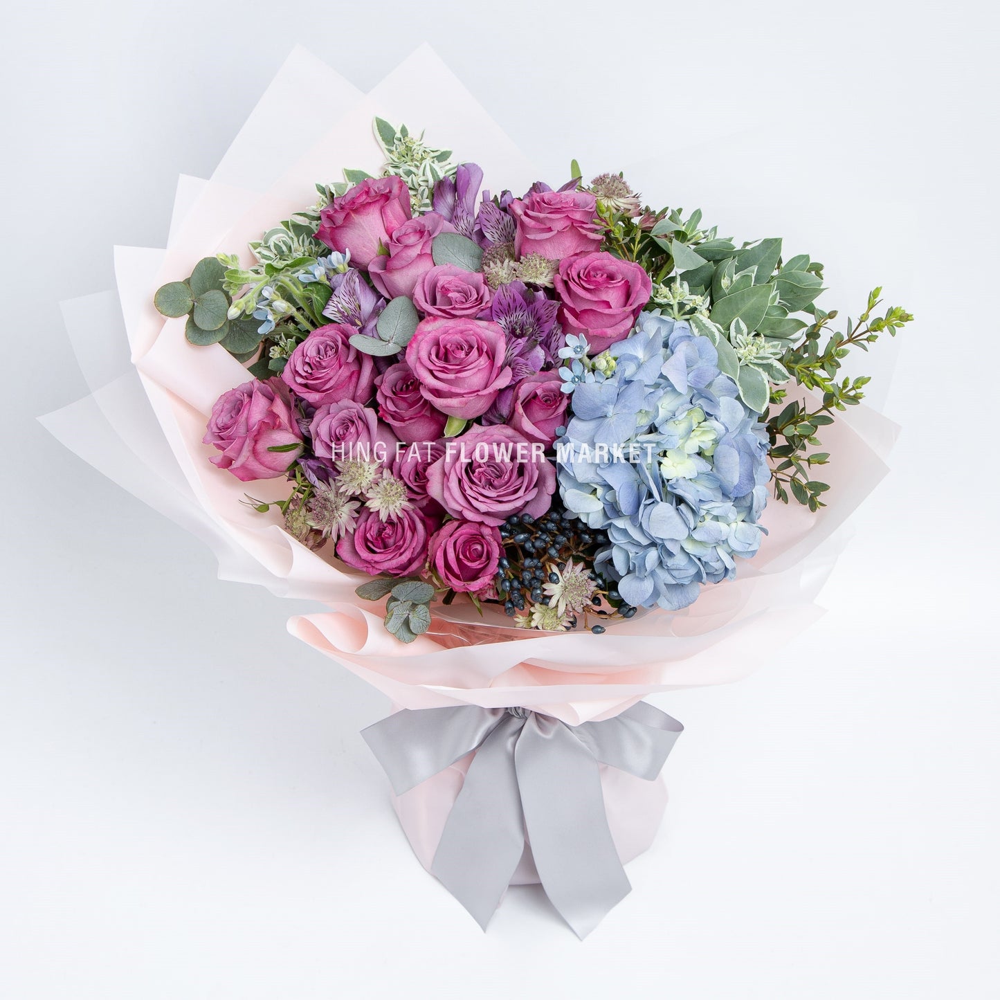 藍繡球玫瑰花束 Blue hydrangea and rose bouquet