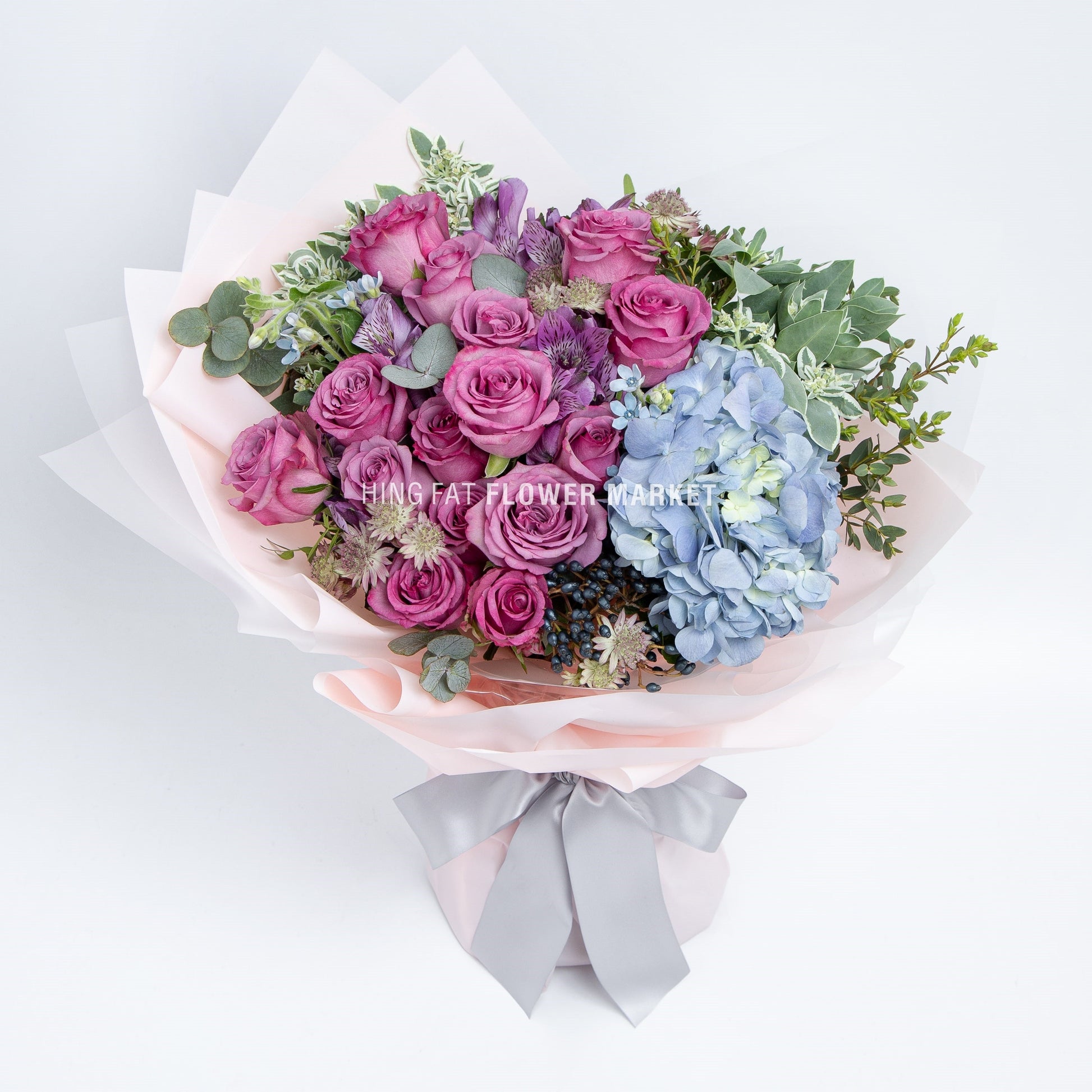 藍繡球玫瑰花束 Blue hydrangea and rose bouquet