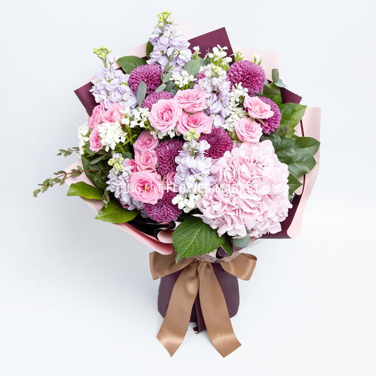 淺粉繡球乒乓菊花束 Light pink hydrangea and chrysanthemum bouquet