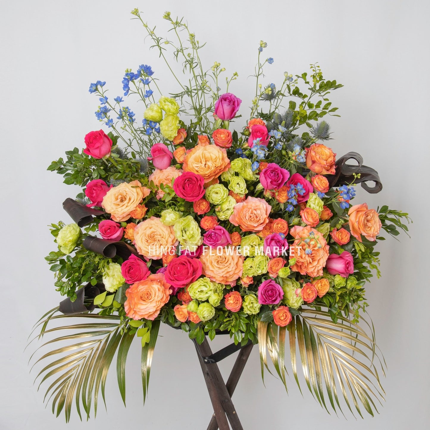 橙玫瑰小飛燕花籃 Orange rose and delphinium flower stand