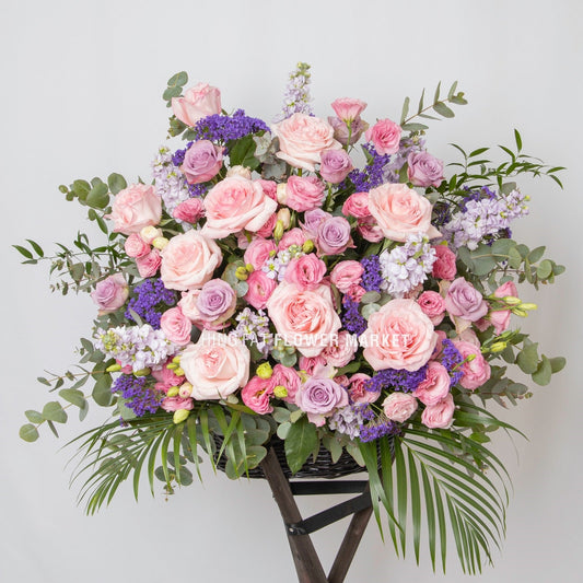 粉玫瑰日射花籃 Pink rose and stock flower stand