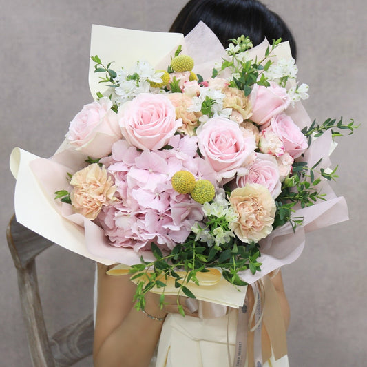 粉繡球康乃馨花束 Pink hydrangea and carnation bouquet