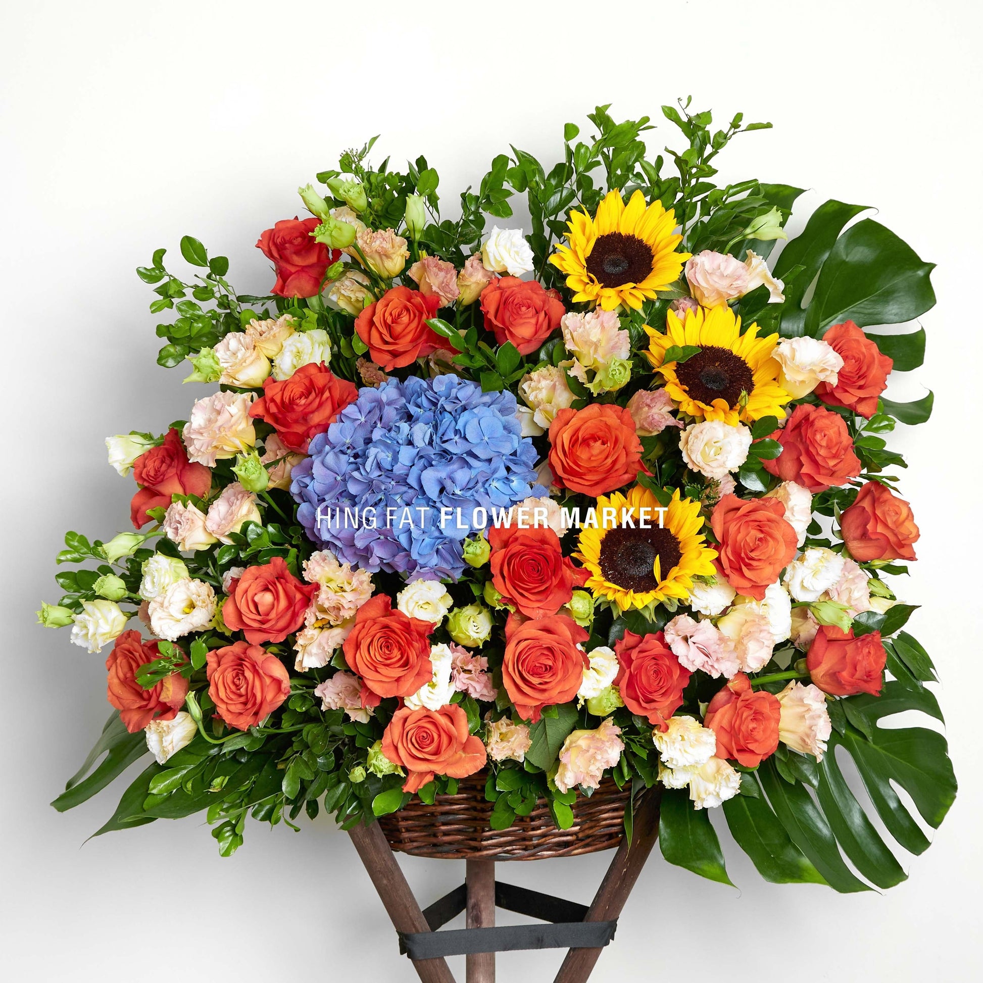 向日葵橙玫瑰花籃 Sunflower and orange rose flower stand