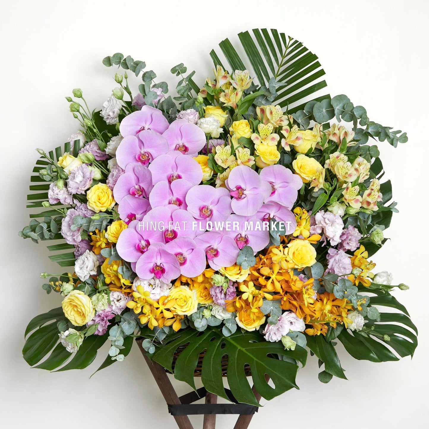 粉蝴蝶蘭黃玫瑰花籃 Pink orchid and yellow rose flower stand