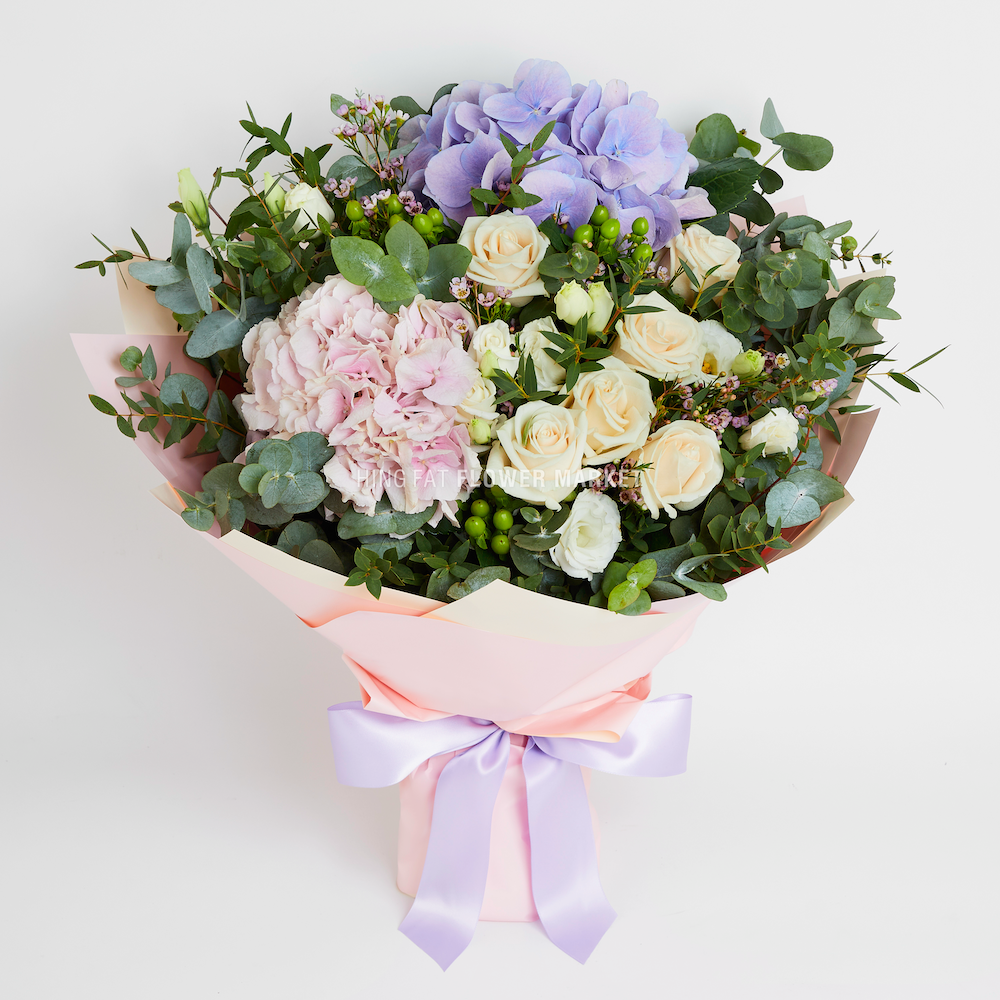 雙繡球米玫瑰花束 Double hydrangea and rose bouquet