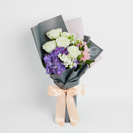 紫繡球白玫瑰花束 Purple hydrangea and rose bouquet