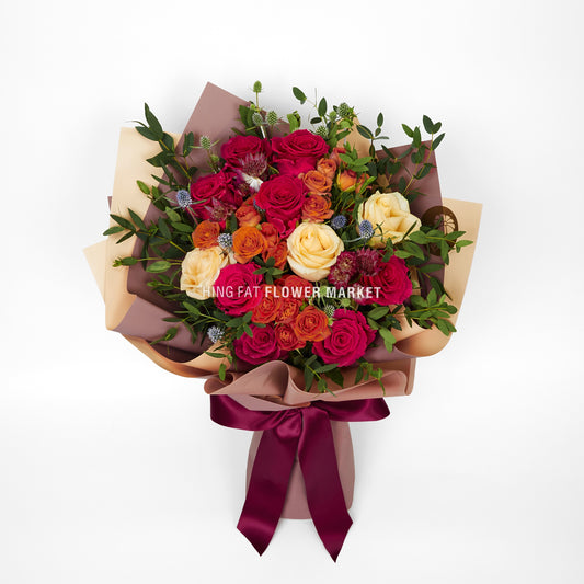 三色玫瑰紫苑花束 Mixed color roses and astrantia bouquet