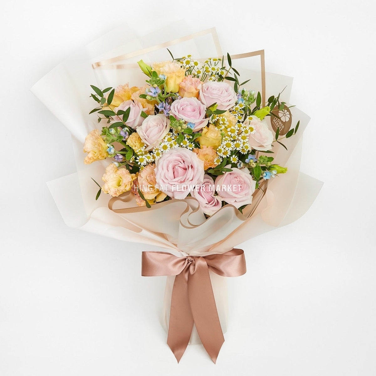 淺粉玫瑰蜜蜂菊花束 Light pink rose and daisy bouquet – 興發鮮花市場 Hing Fat Flower Market