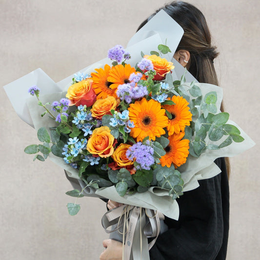 橙太陽菊藍星花束 Orange gerbera and tweedia bouquet