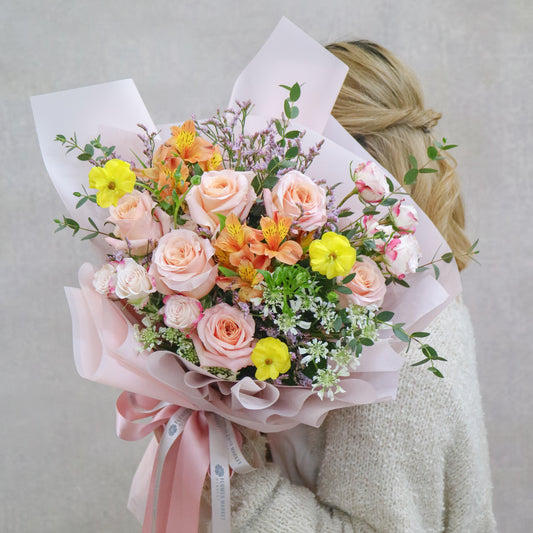 粉橙玫瑰小百合花束 Peach rose and alstroemeria bouquet