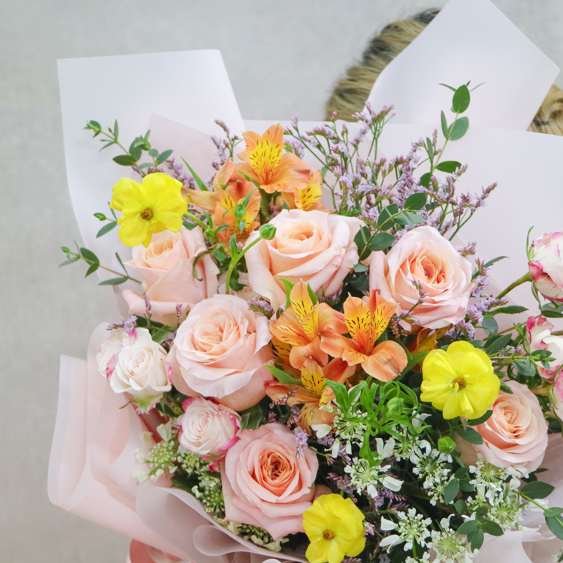 粉橙玫瑰小百合花束 Peach rose and alstroemeria bouquet