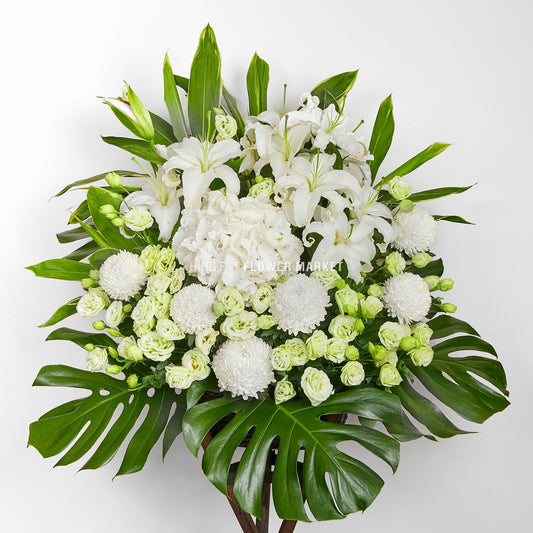 白繡球百合花籃 White hydrangea and lily flower stand